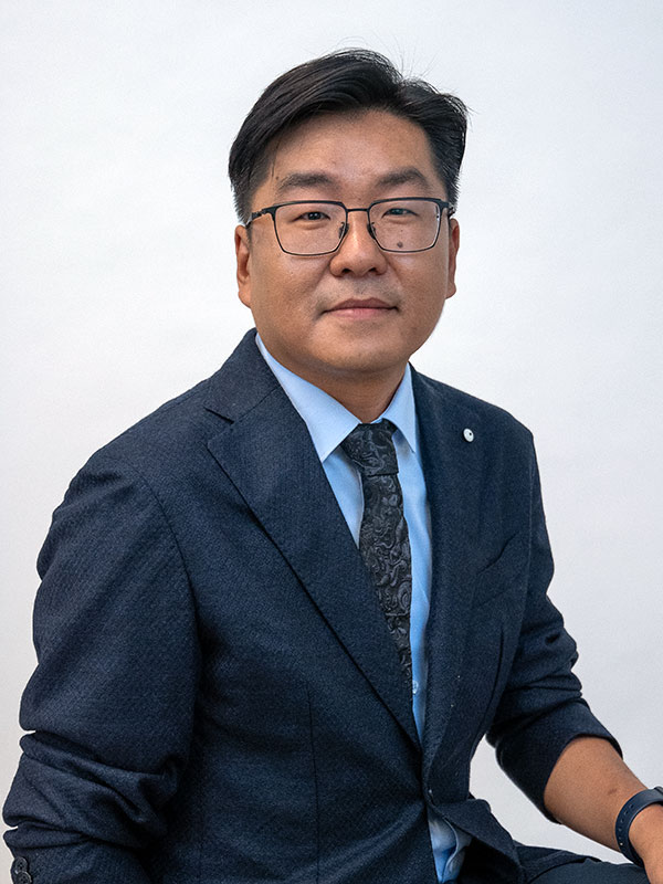 Dr. Chris Zhang